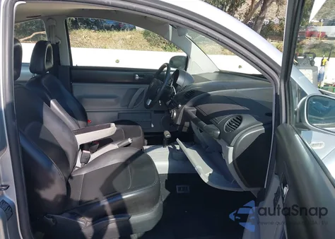 2002 Volkswagen New Beetle Gls from USA, damaged, VIN 3VWCK21C12M445923